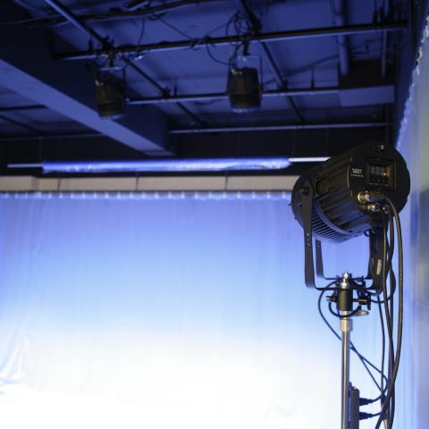 �B�e�X�^�W�I�@�����ݔ��E�f���ݔ�